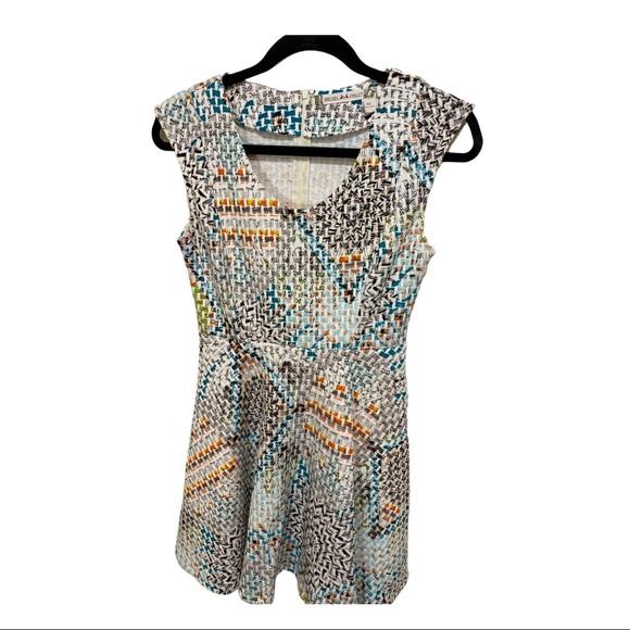 Chelsea & Violet - Picture 8 of 9